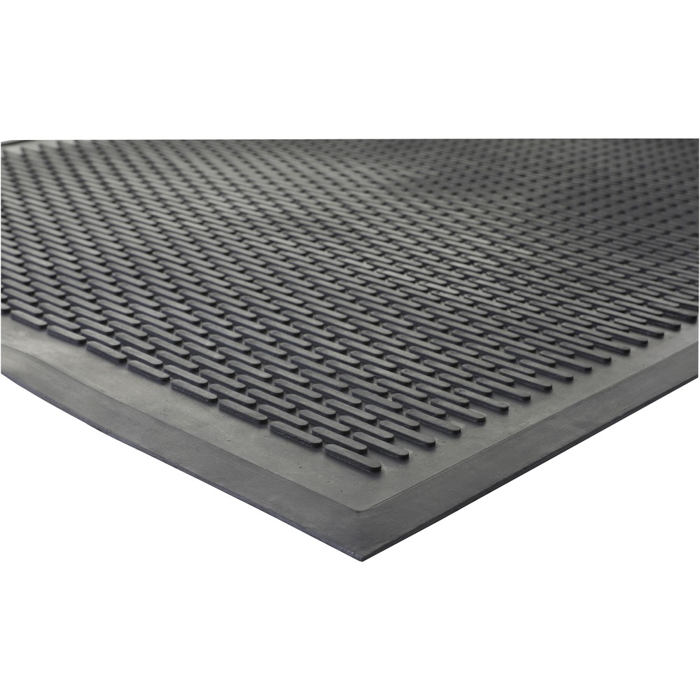 GJO70467 - Outdoor mat is ideal for any outside entryway. The superior molded tread aggressively scrapes a shoe clean of dirt and grime and traps it into the base of the mat. Mat contains a high percentage of recycled rubber.