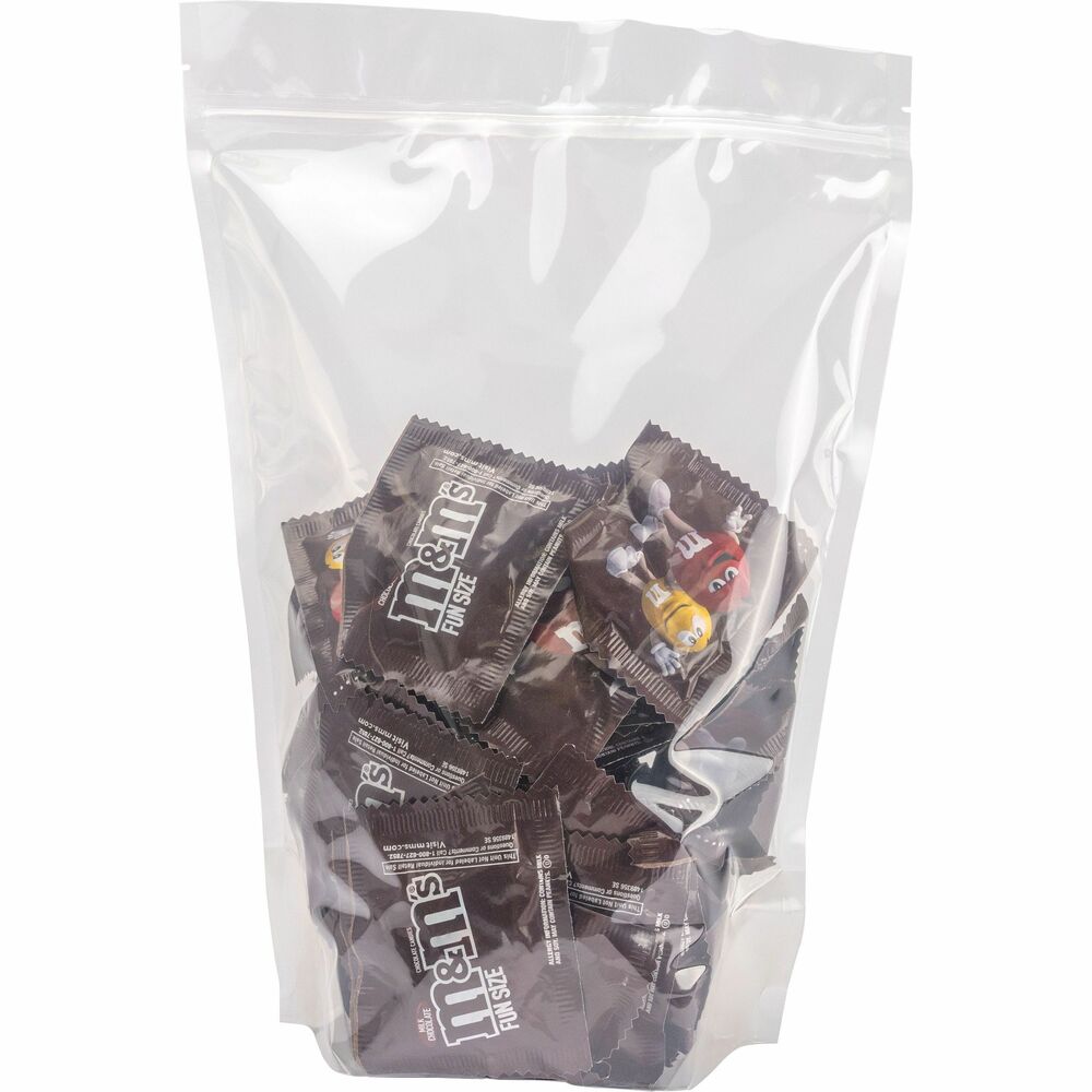 PEC011 - Fun-size M&M's are packaged for freshness. These festive treats are a delicious way to fill up your candy bowl at home or the office. They are perfect for an indulgent, on-the-go snack. Fun-size packets let you enjoy the perfect amount of chocolate.