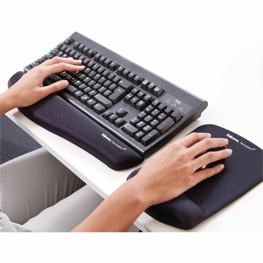 Fellowes - Tapis de souris/repose-poignet PlushTouch avec technologie FoamFusion - Noir