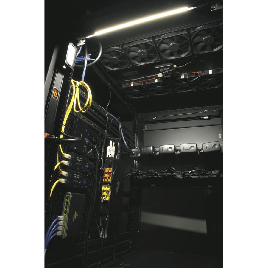 Middle Atlantic DUAL RKMT WORK LIGHT LT-CABUTL-DUAL rack-mount task lighting — alternate view 3