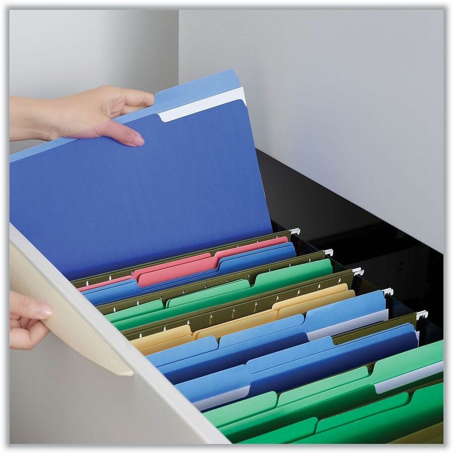 Universal 1/3 Tab Cut Letter Top Tab File Folder - 8 1/2" x 11" - Assorted Tab Position - 11 pt. - Stock - 100 Box