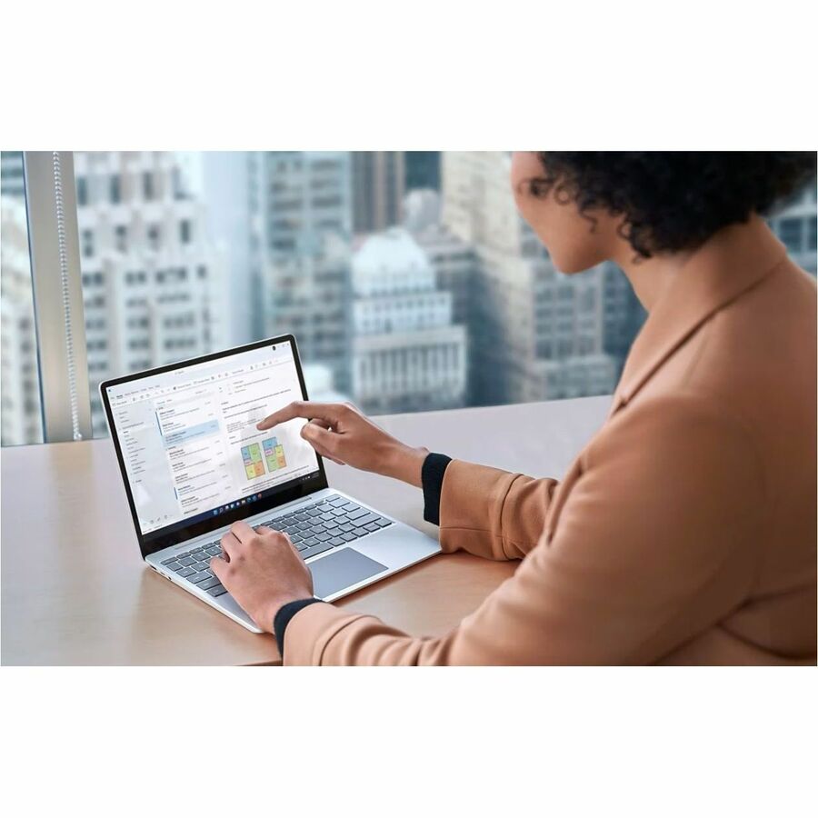 Microsoft Surface Project AQ 3 CM W11 SC English,Canadian French Platinum Canada 1 License