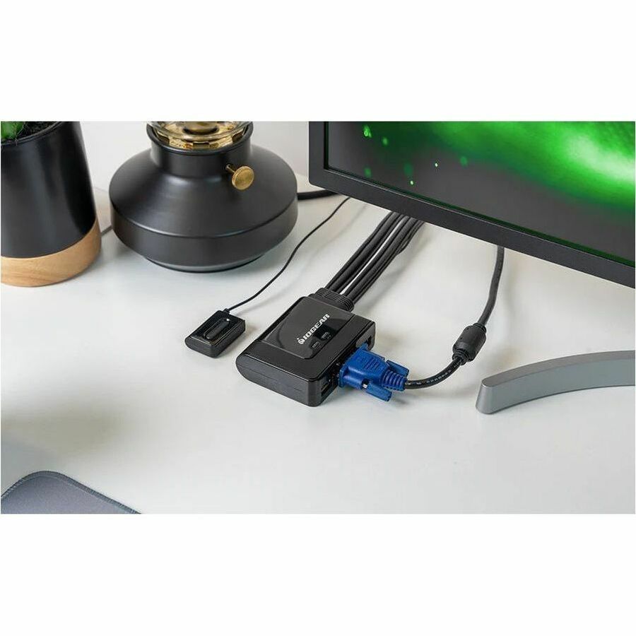 IOGEAR GCS22u 2-Port USB KVM Switch - 2 x 1 - 4 x Type A USB, 2 x HD-15 Monitor
