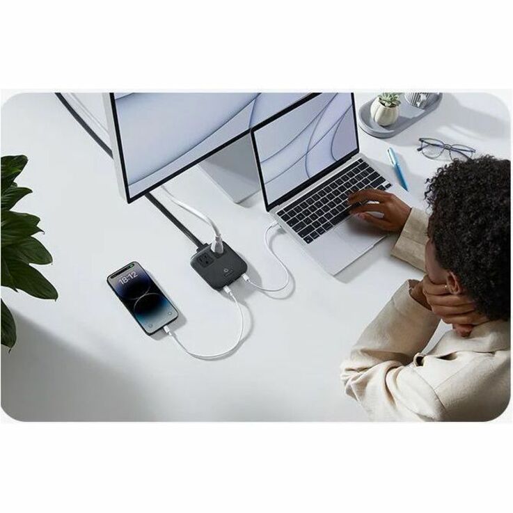 Anker Nano Charging Station 6-in-1 67W black desktop charging station — alternate view 4