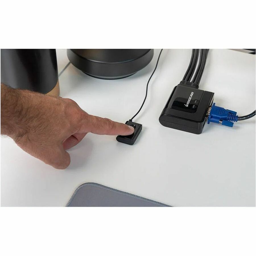 IOGEAR GCS22u 2-Port USB KVM Switch - 2 x 1 - 4 x Type A USB, 2 x HD-15 Monitor