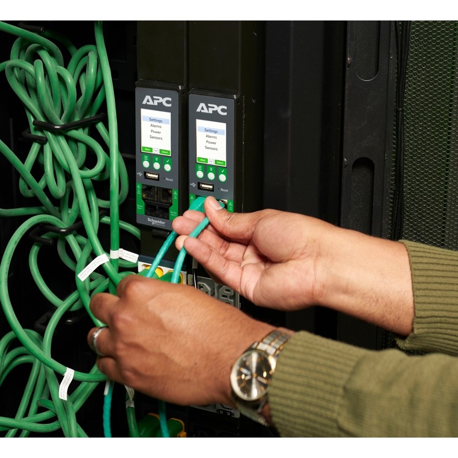 APC NetShelter Rack PDU Advanced, Metered, 3Phase, 11kW 400V 16A or 11.5kW 415V 20A, 42 Outlets, IEC309
