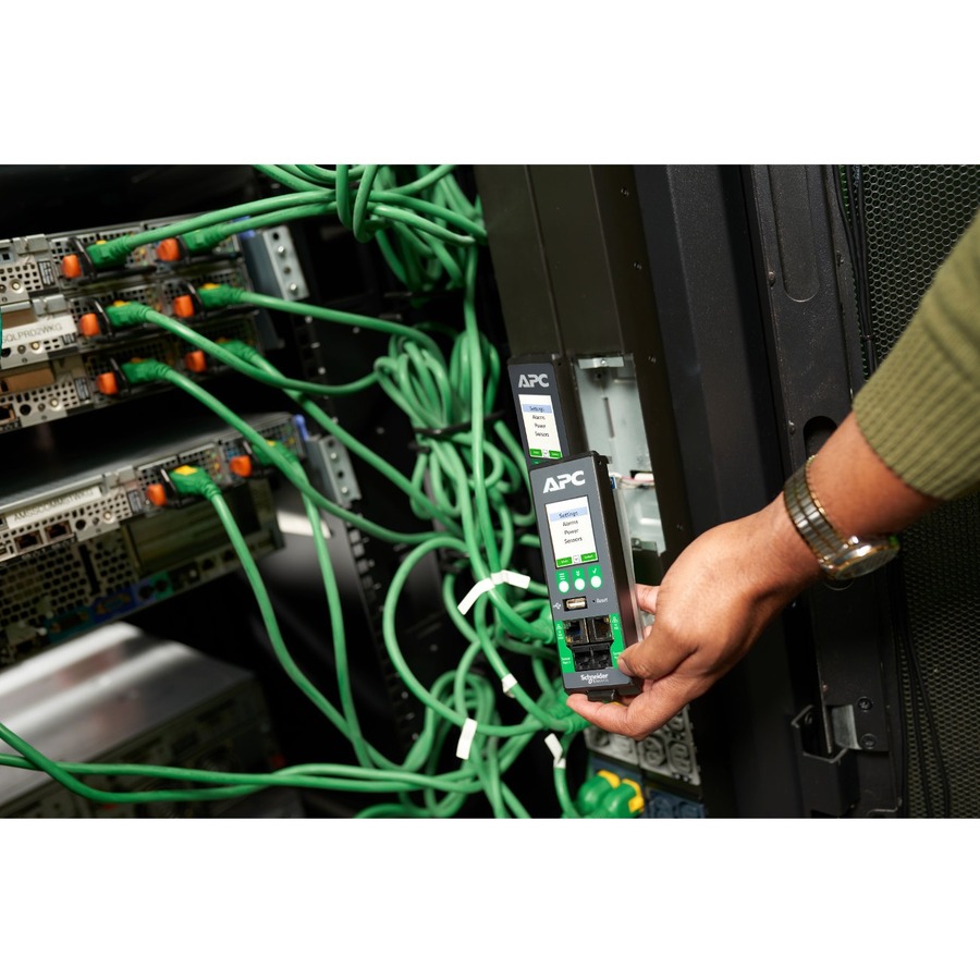 APC NetShelter Rack PDU Advanced, Switched Metered Outlet, 3Phase, 11kW 400V 16A or 11.5kW 415V 20A, 48 Outlets, IEC309