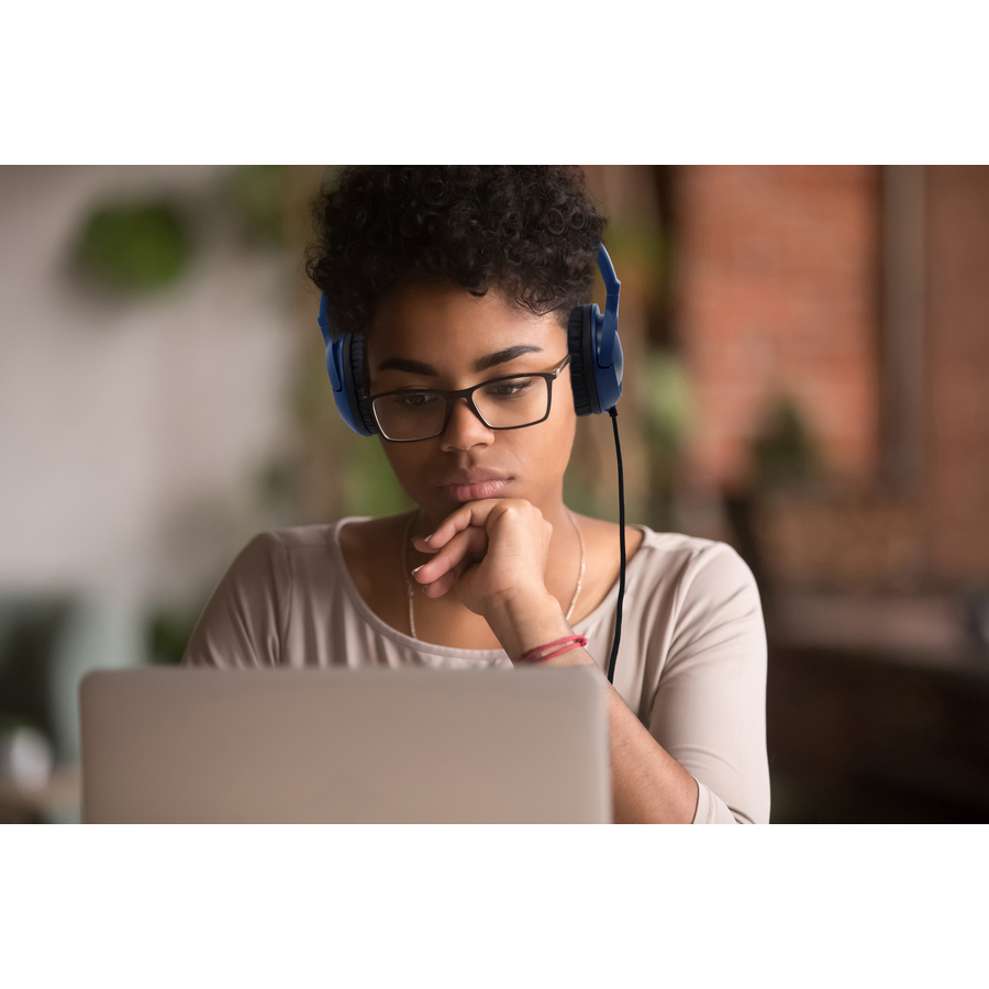 AVID AE 54 Headphone 3.5mm — life-style view