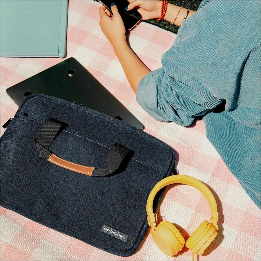 Mobile Pixels laptop sleeve with handle for carrying a laptop and up to two monitors — life-style view