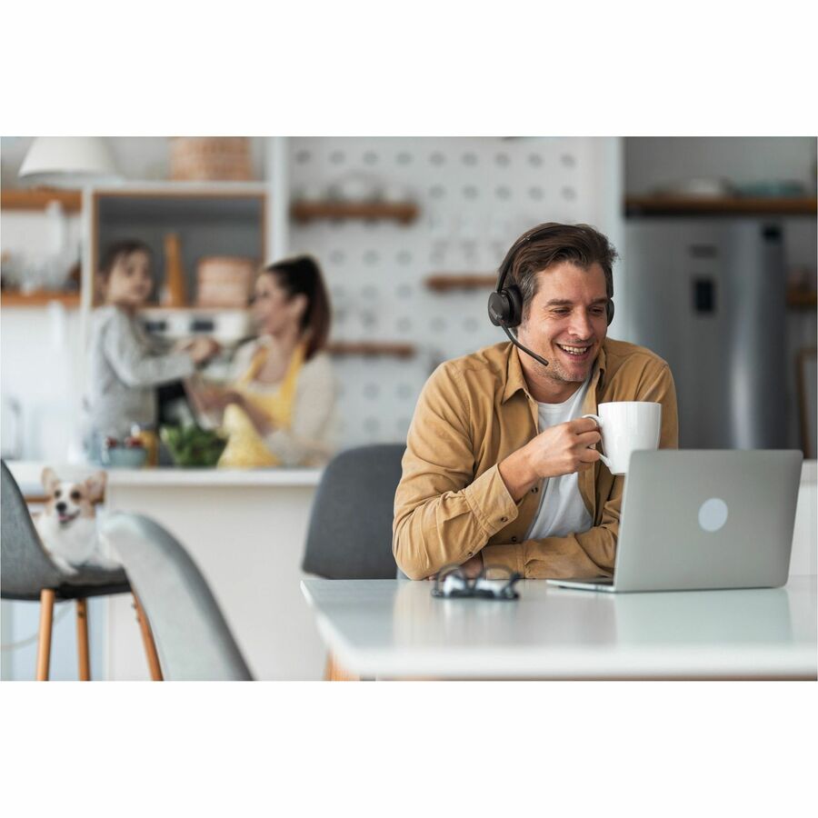 Yealink BH70DLSTMSUSBC/A wireless binaural headset in black with boom microphone — life-style view
