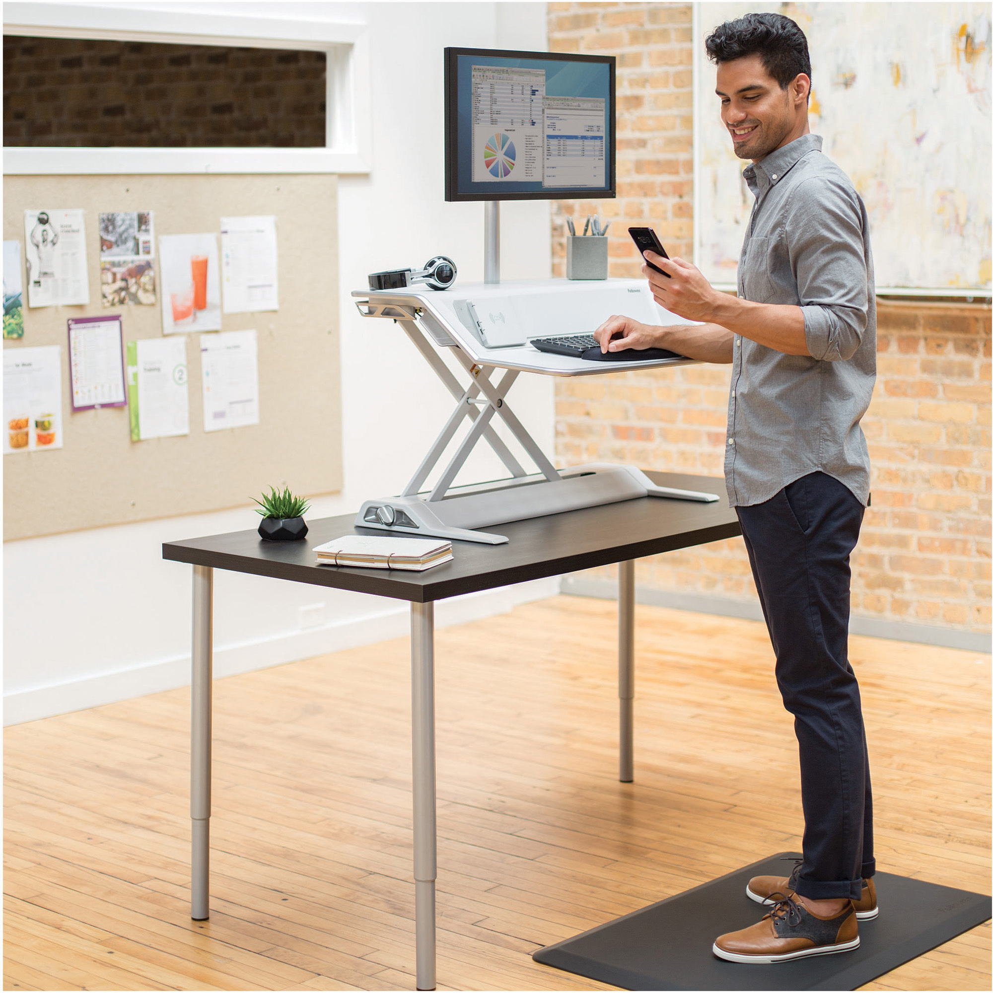 StarTech.com Anti-Fatigue Mat for Standing Desk - Ergonomic Mat for Sit  Stand Work Desk - Large 24 x 36 - Non-Slip - Cushioned Floor Pad 