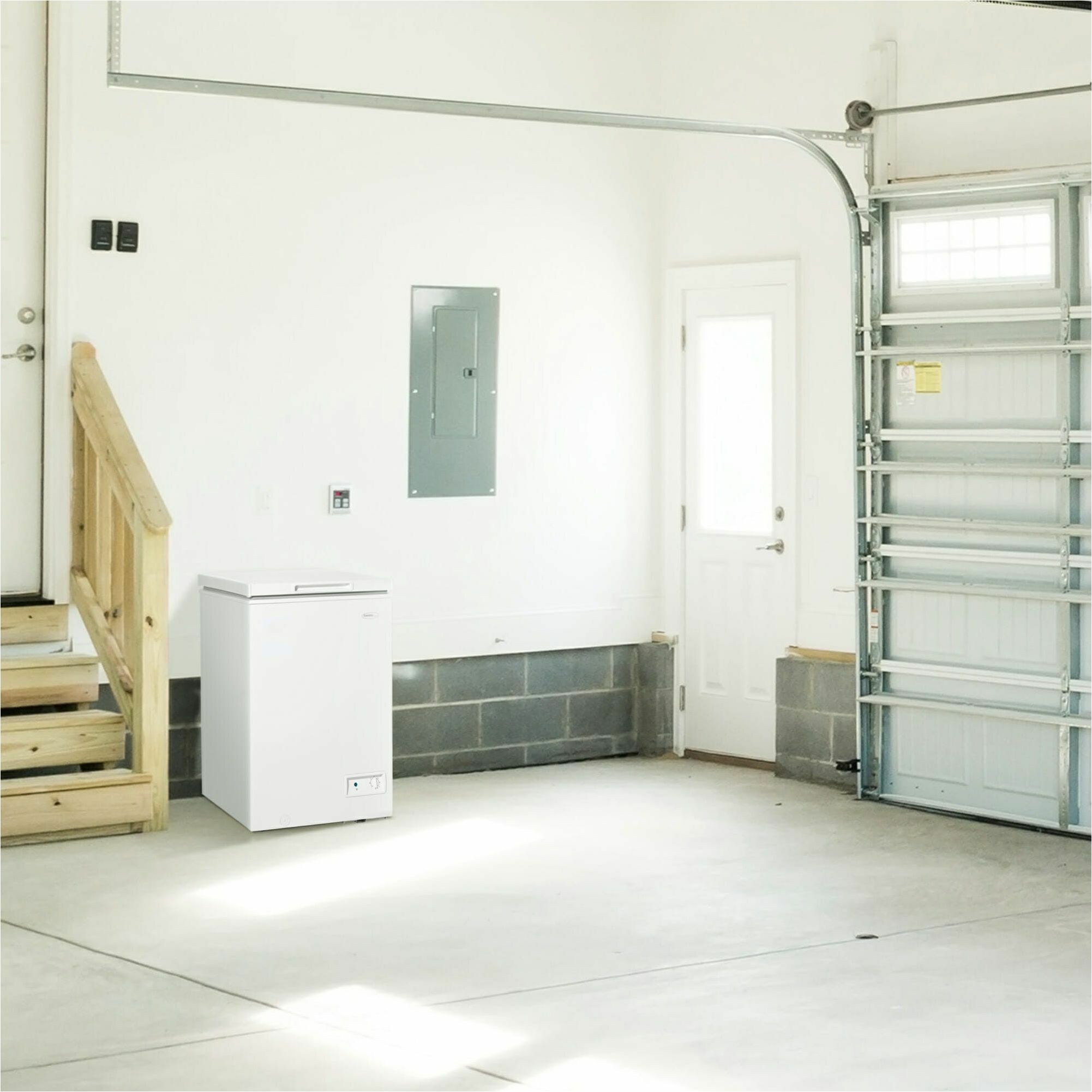 Danby - Mod&egrave;le carr&eacute; de cong&eacute;lateur coffre de 3,5 pi3