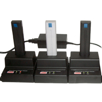 3 BAY BATTERY CHARGER FOR PANASONIC CF-18. BATTERIES WILL CHARGE SIMULTANEOUSLY.