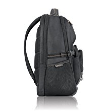 <b>  Rear Ride Along   </b></br> Rear pocket fits over most telescoping handles to help consolidate your luggage and make traveling simpler. 