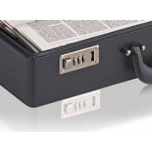 <b>   Dual Combination Locks    </b></br>  

 Equipped with a pair of combination locks near the handle to ensure your laptop and other valuables remain safe. 
