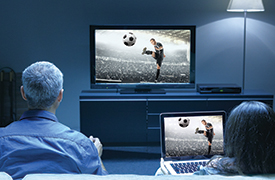 <b>HD Video to a TV</b></br>
Connect the high speed USB-C port to your computer, then connect the HDMI cable to your TV to stream HD video. 