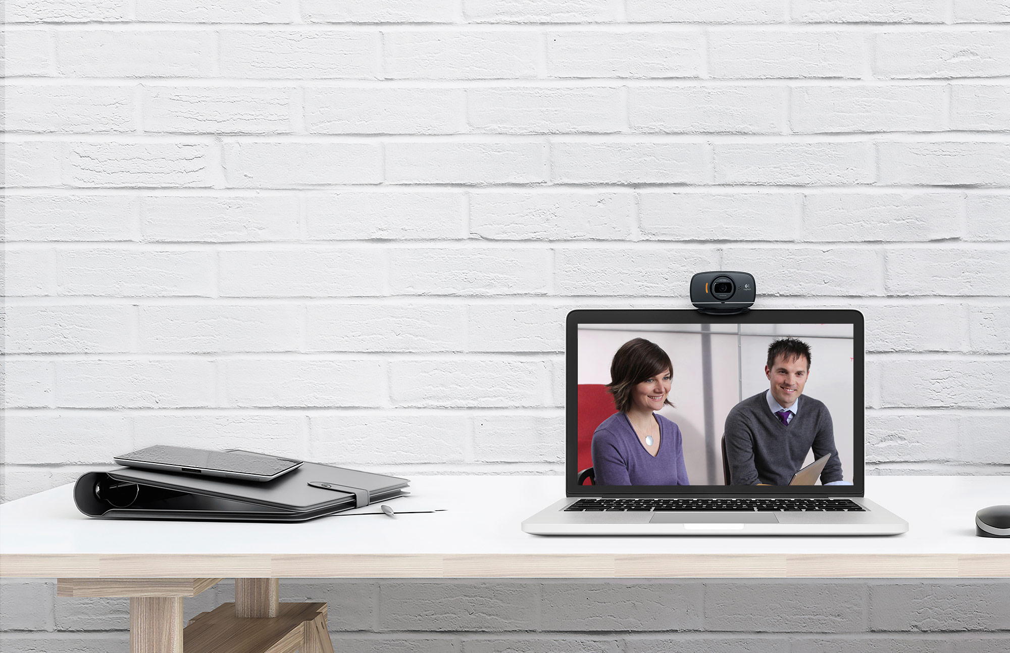 HIGH-QUALITY IMAGE AND SOUND
