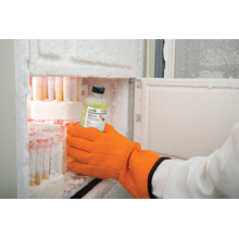 <b>Extreme Environments</b></br>
Resistant to chemicals, abrasion, UV, water, tearing and extreme temperatures. Apply as low as 10 degree Fahrenheit.