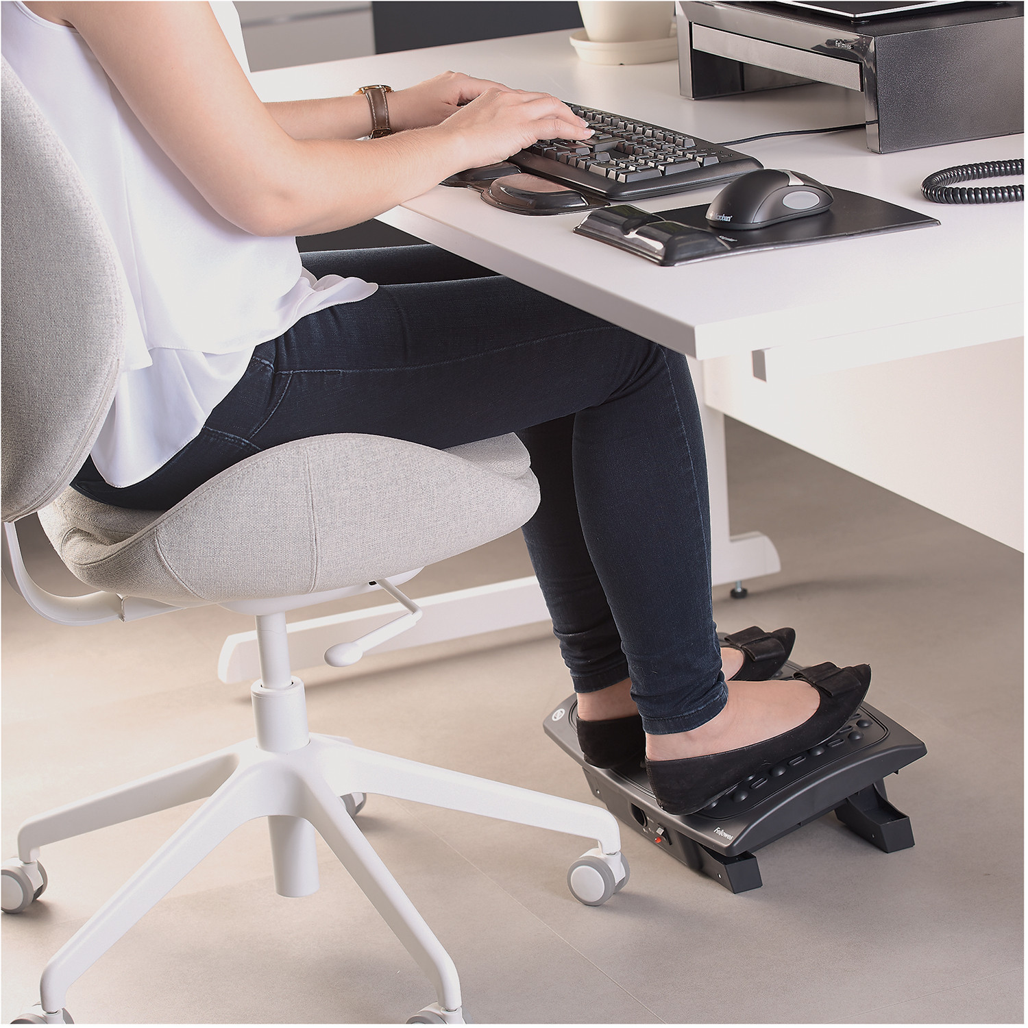 Fellowes Climate Control And Footrest