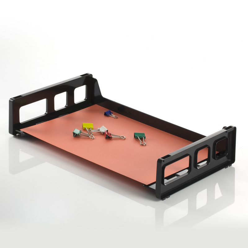 Built-in handles make trays easily portable.