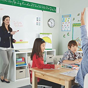 <b> Keep the Classroom Engaged </b></br> Getting an entire classroom to pay attention is no easy task! Luckily bold and reliable Expo dry erase markers are here to lend you a helping hand. Whether you’re going over a lesson or facilitating group work, these whiteboard markers ensure everything is clear and easy to read. 