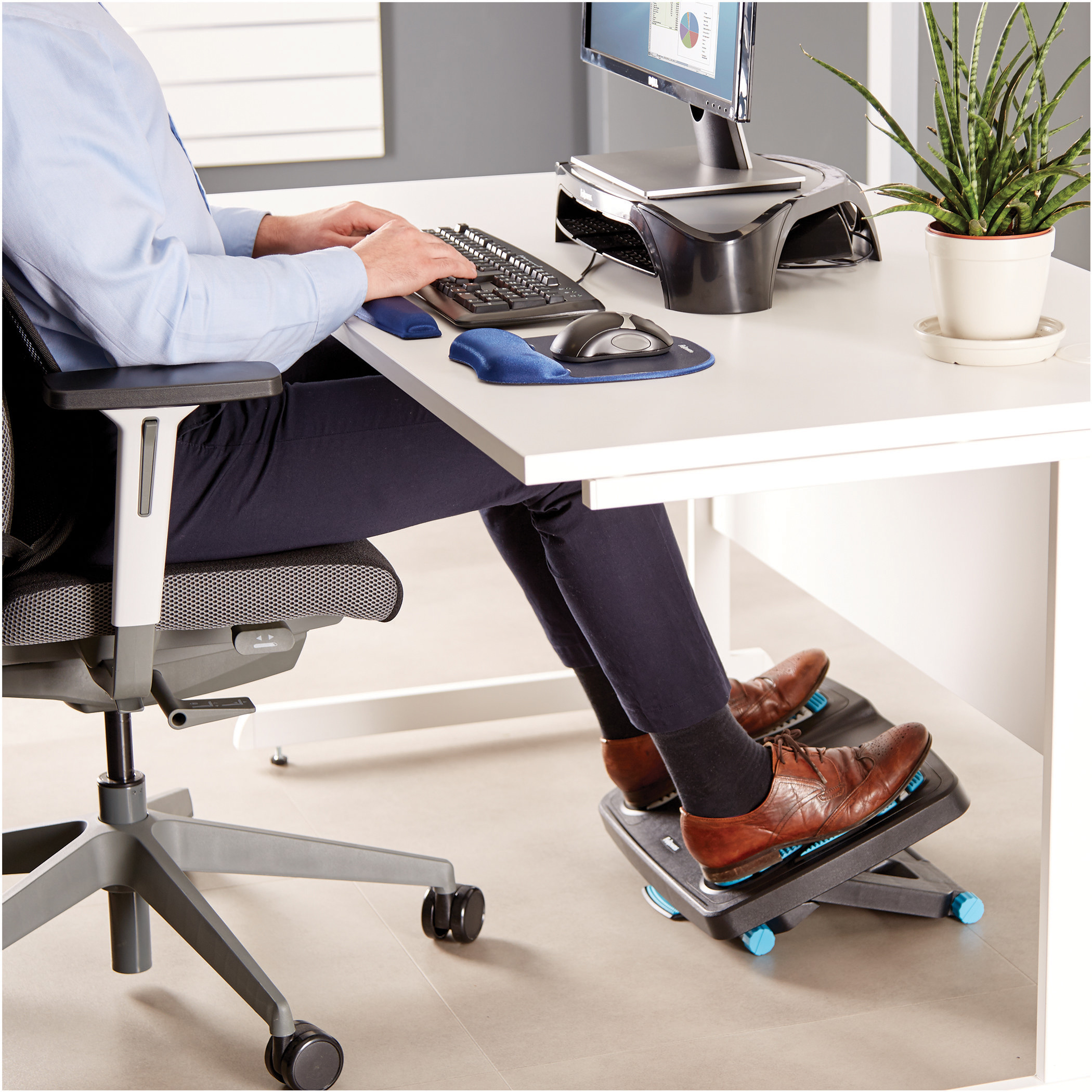 PROVANTAGE: Fellowes 8068001 Energizer Foot Support