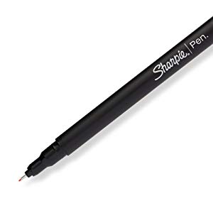 <b> Precise Fine Point </b></br> Refined fine tip and slim, lightweight design ensure dream-like detail and control for creations that are at once filled with depth and delicately nuanced. 