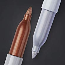 <b> 6 Metallic Markers </b></br> Stand out on dark surfaces, while shining brightly on lighter areas. 