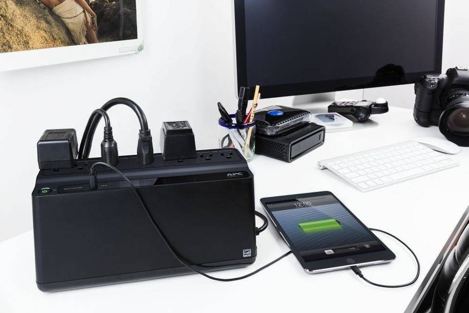 APC Back-UPS BE600M1 Review: Efficient Battery Backup With a Built-in USB  Charger
