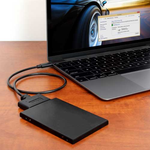 Aliment&egrave; par USB pour une portabilit&egrave; pratique, l'adaptateur de style c&acirc;ble se branche au port USB-C de votre ordinateur portable, ce qui vous permet d'acc&egrave;der aux fichiers d'un SSD ou HDD de 2,5 pouces.
