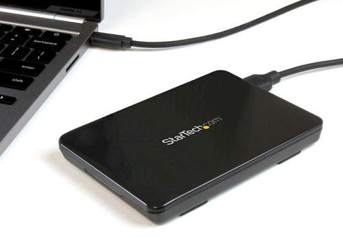 Le boîtier se brache facilement au port USB-C de votre ordinateur portable pour fournir le stockage de donnèes externe